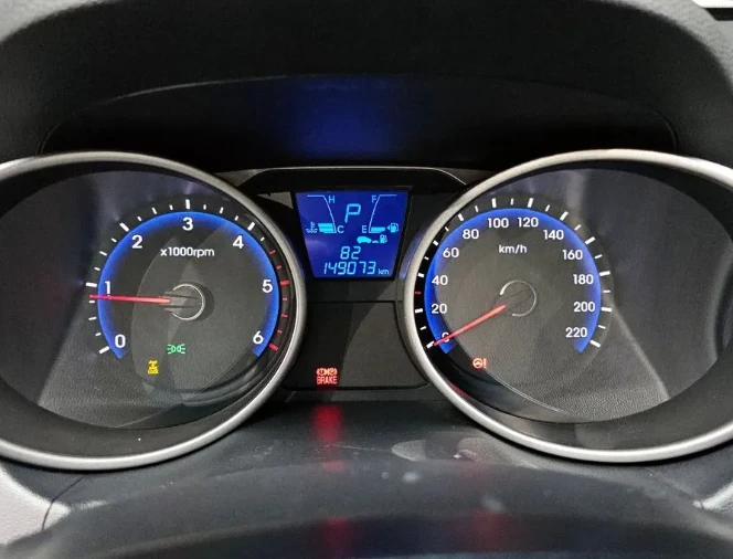 Hyundai Tucson 2.0 4WD - изображение 8