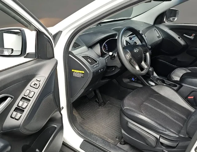 Hyundai Tucson 2.0 4WD, снимка 12 - Автомобили и джипове - 52750941