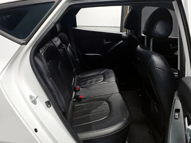 Hyundai Tucson 2.0 4WD, снимка 11 - Автомобили и джипове - 52750941