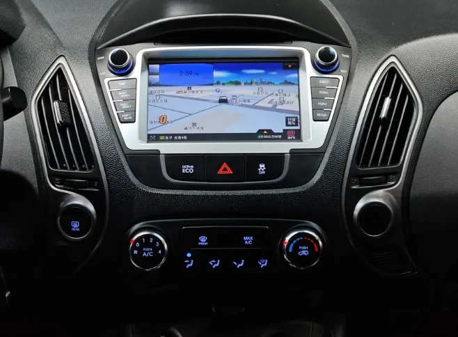 Hyundai Tucson 2.0 4WD, снимка 14 - Автомобили и джипове - 52750941