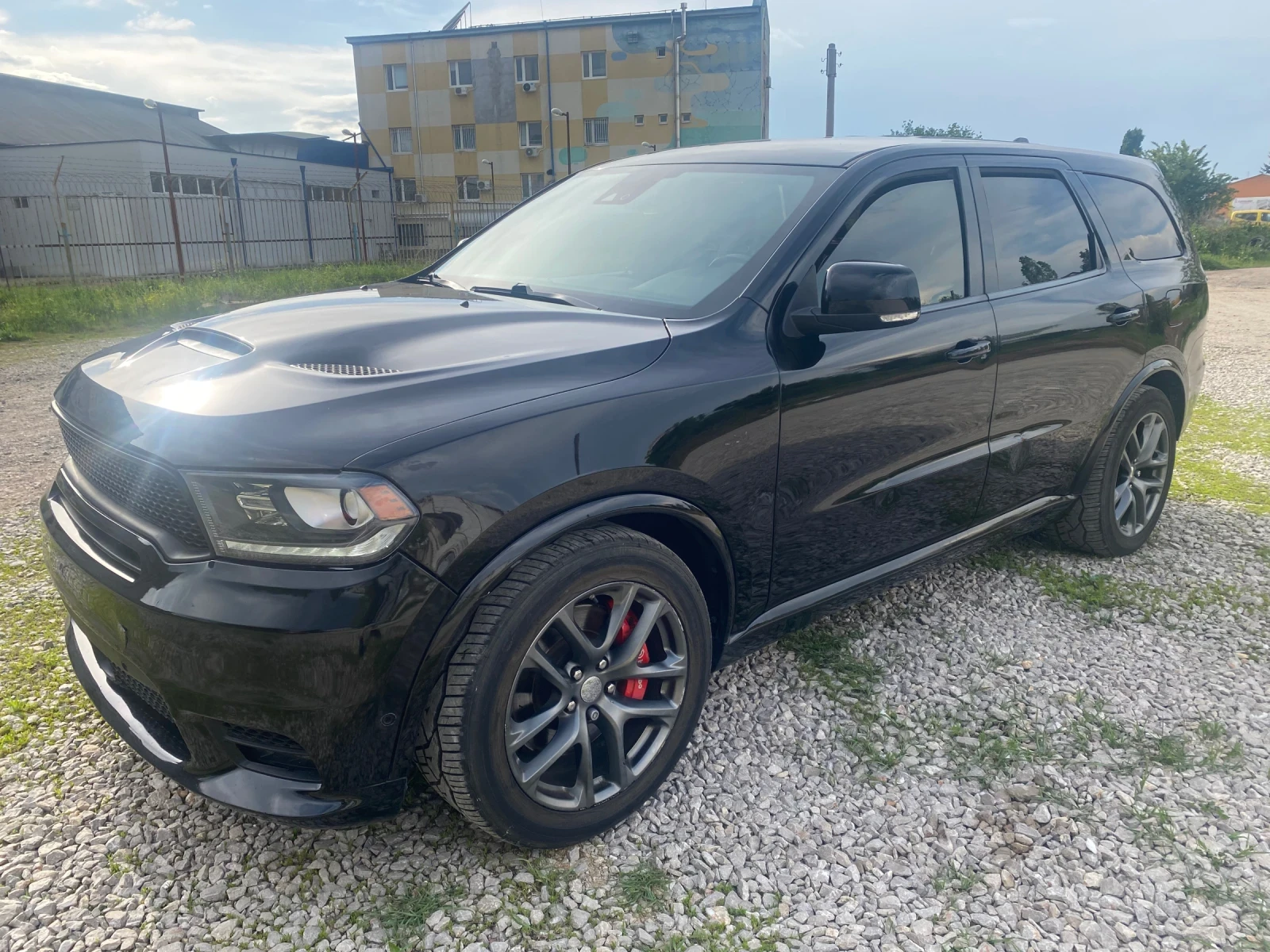 Dodge Durango 6, 4 SRT - изображение 3