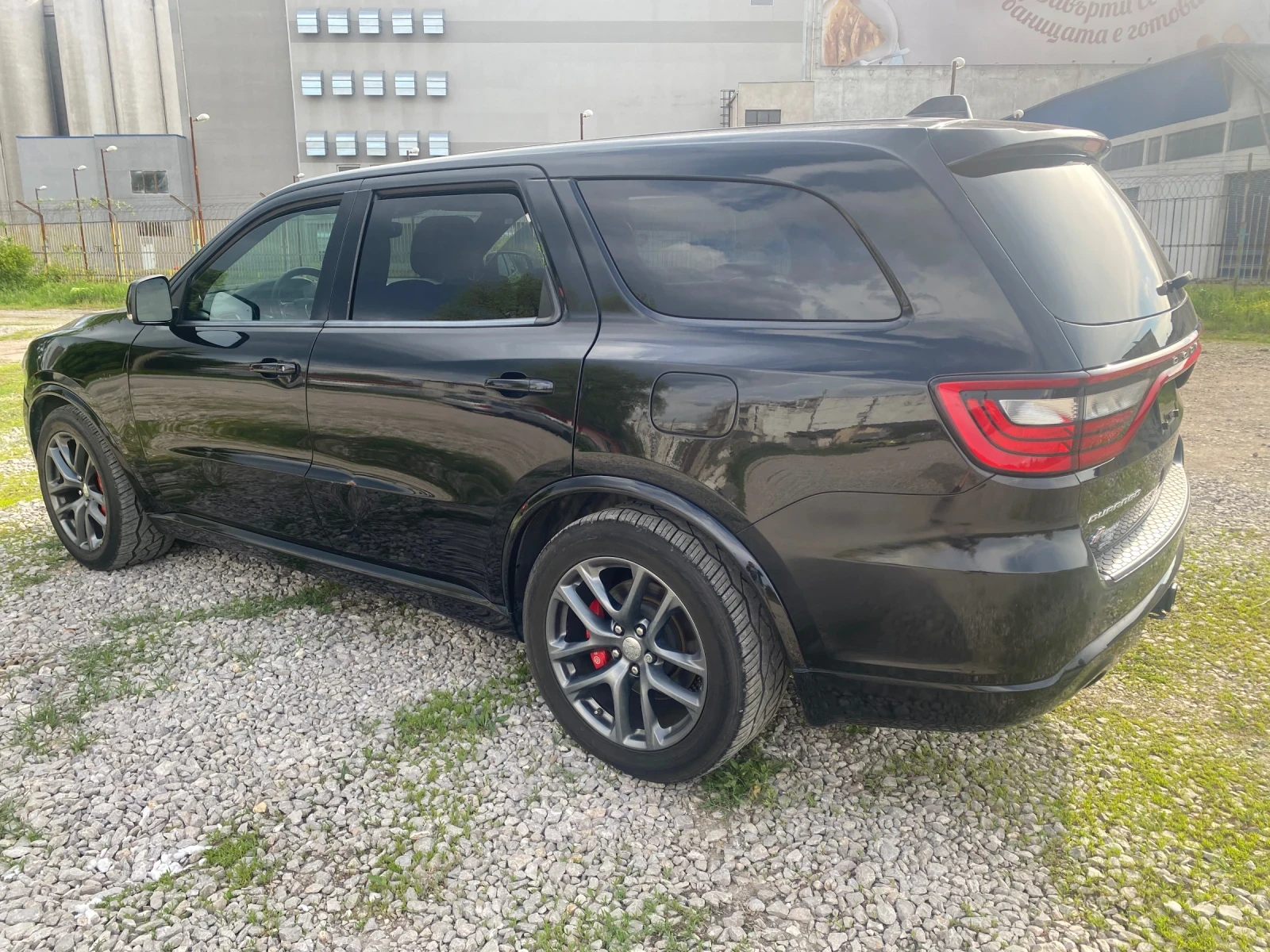 Dodge Durango 6, 4 SRT - изображение 4