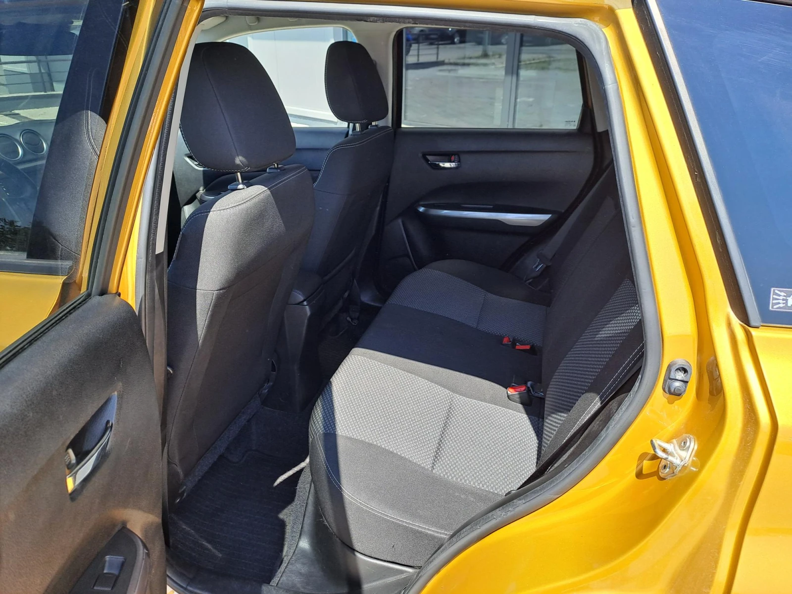 Suzuki Vitara 1.4 GL+ Booster Jet HYBRID 4X4 - изображение 8