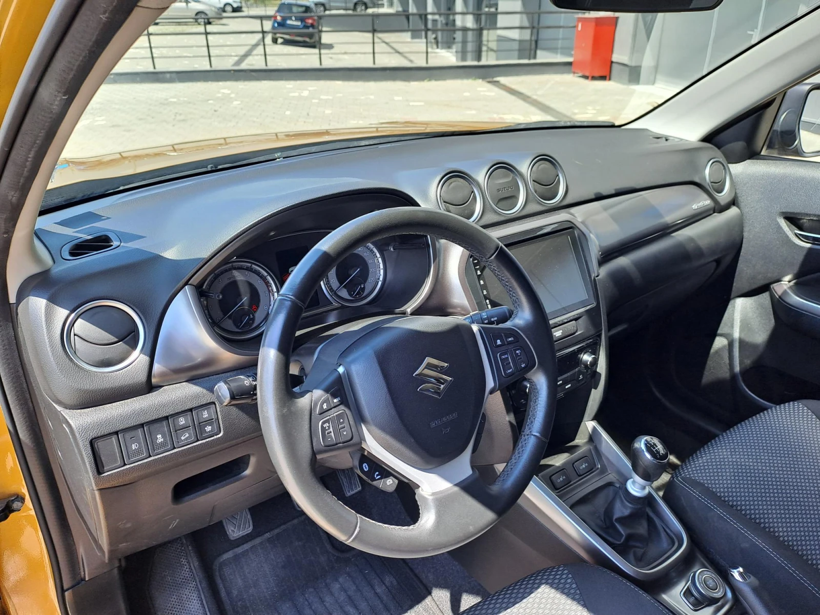 Suzuki Vitara 1.4 GL+ Booster Jet HYBRID 4X4 - изображение 10