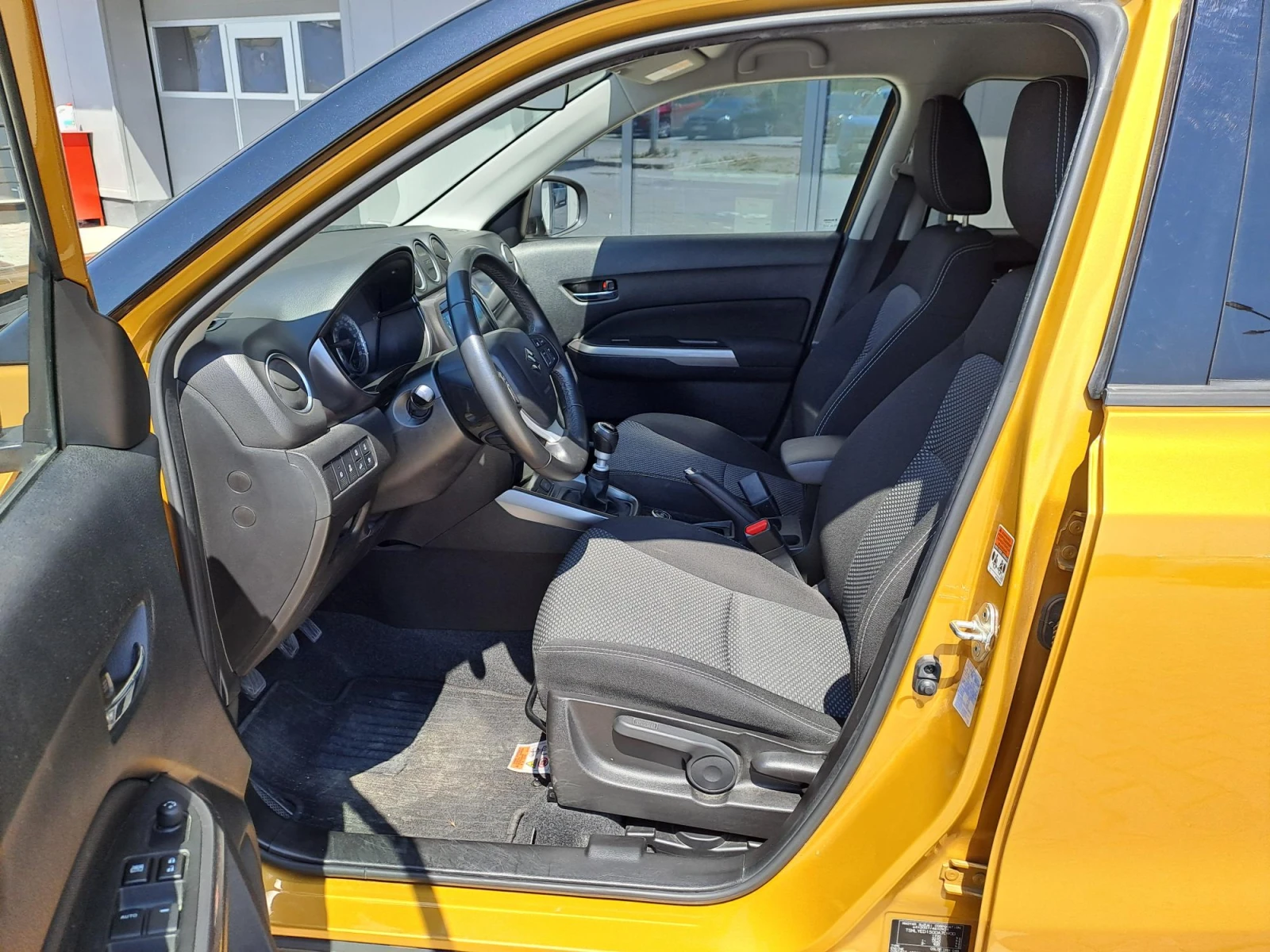 Suzuki Vitara 1.4 GL+ Booster Jet HYBRID 4X4 - изображение 9