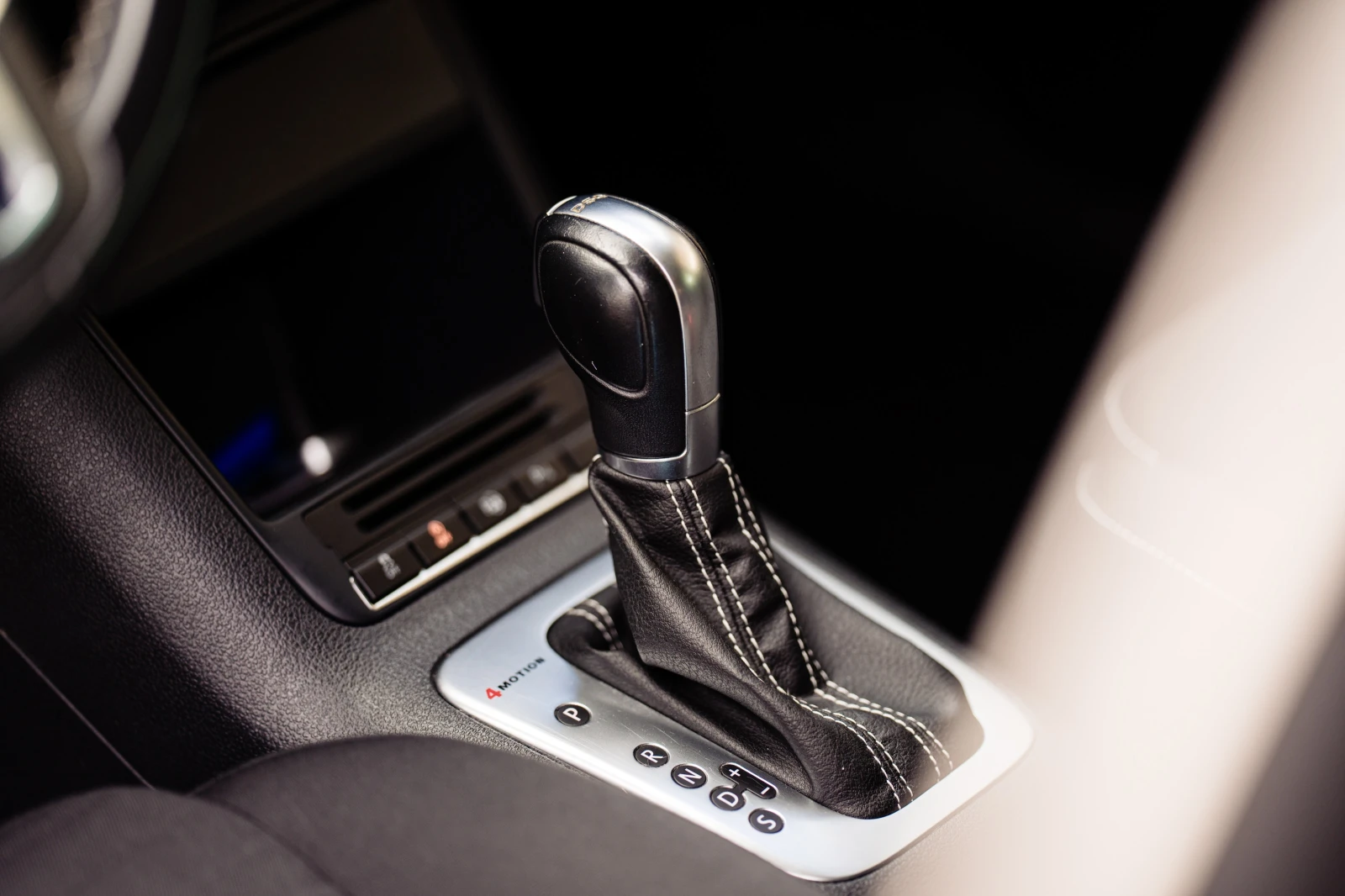 VW Tiguan Sport - iCup, снимка 12 - Автомобили и джипове - 54390807
