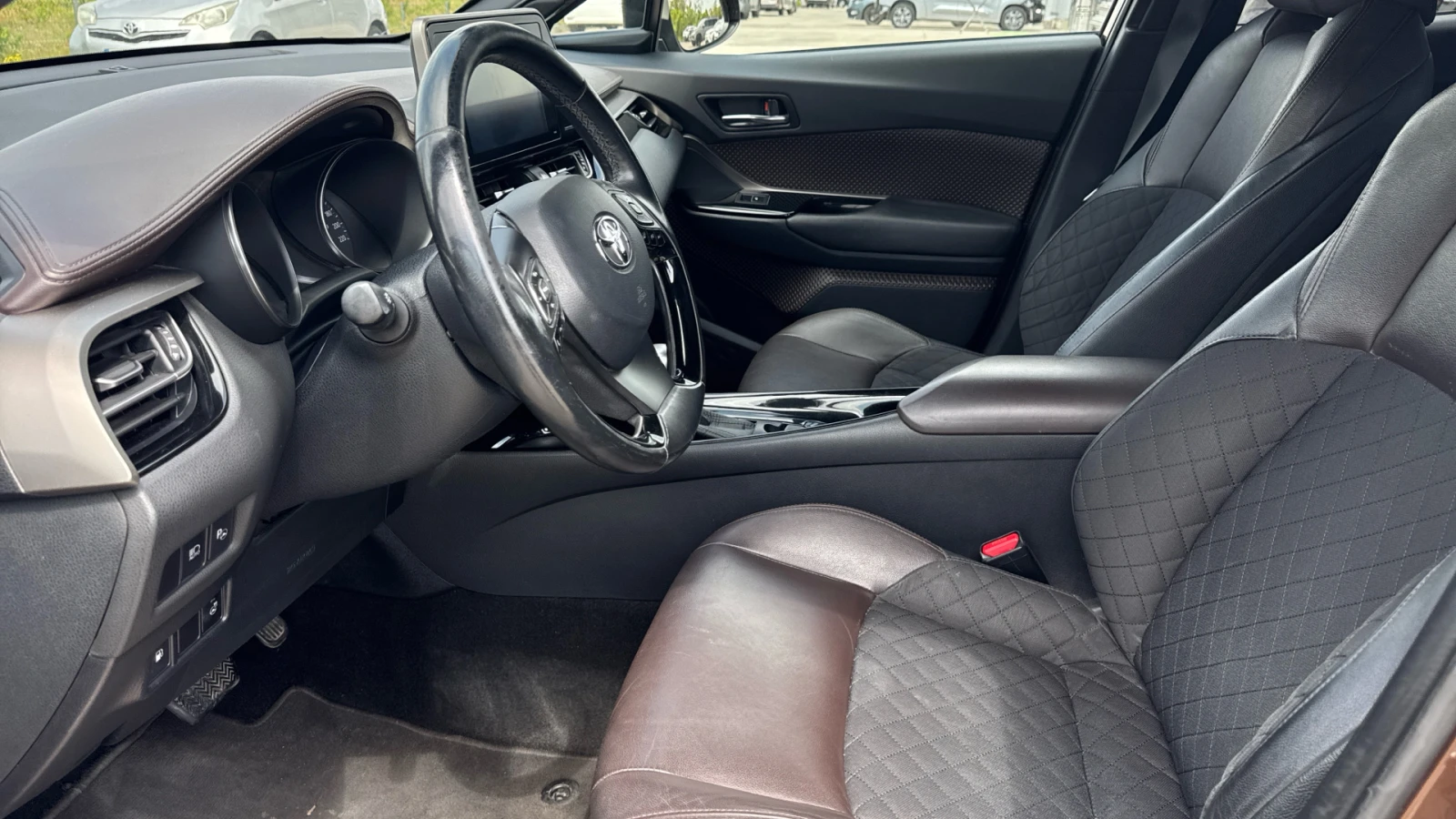 Toyota C-HR 1.8 HEV CLASSY, снимка 13 - Автомобили и джипове - 54753140