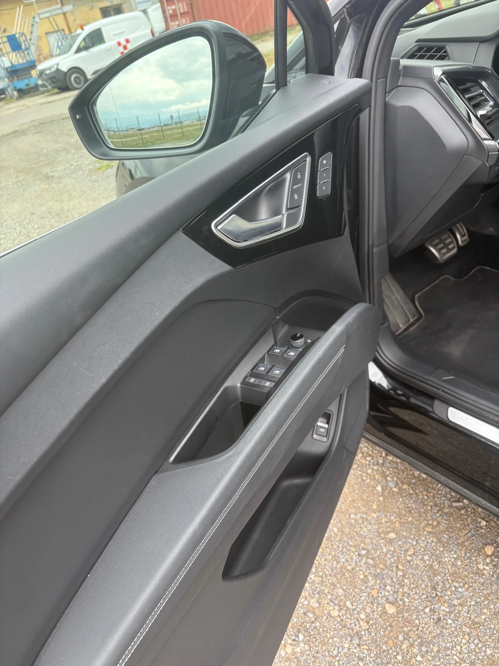 Audi Q4 Audi Q4 40/E-Tron/Comfort Packet/MMI Touch/Pre Sen, снимка 7 - Автомобили и джипове - 55406460
