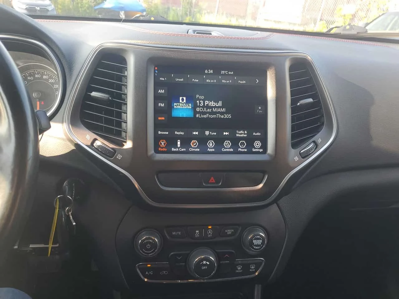 Jeep Cherokee * Trailhawk 4x4 * CARFAX * ОПЦИЯ ЗА ФИНАНСИРАНЕ , снимка 9 - Автомобили и джипове - 55629545
