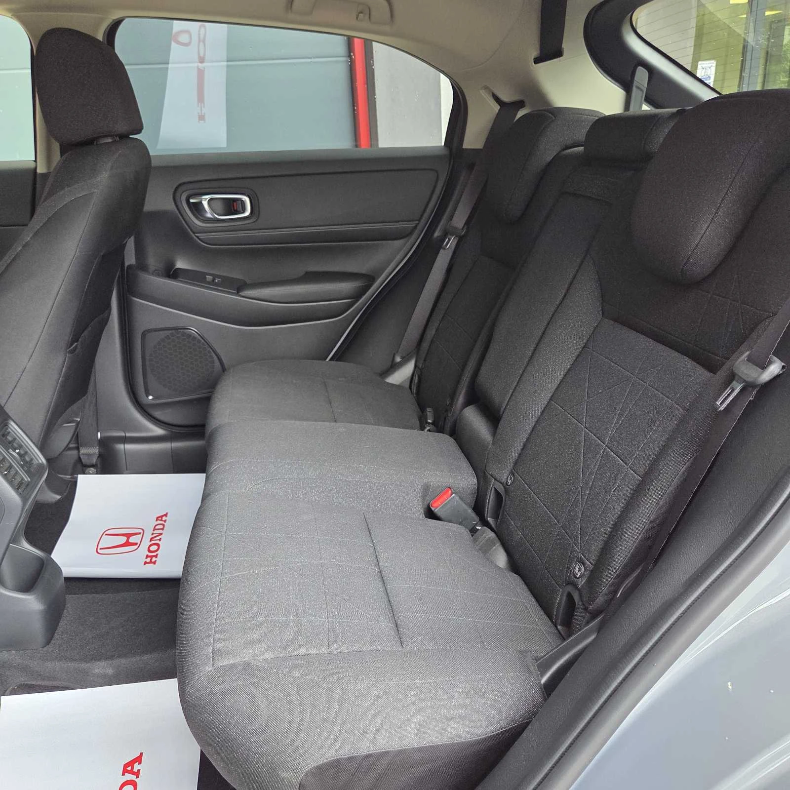 Honda Hr-v 1.5 HYBRID (FHEV) Elegance AT, снимка 16 - Автомобили и джипове - 55843959