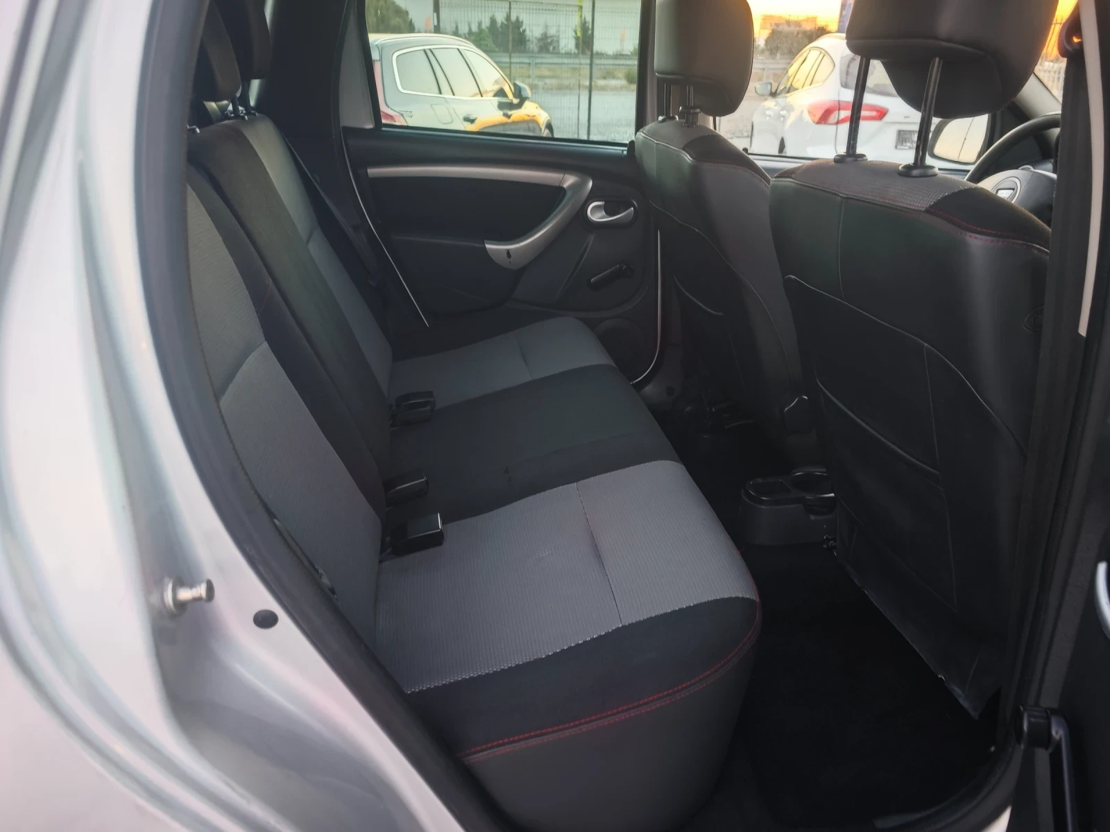 Dacia Duster 1.5dci 4x4 | Mobile.bg � ����������� 14