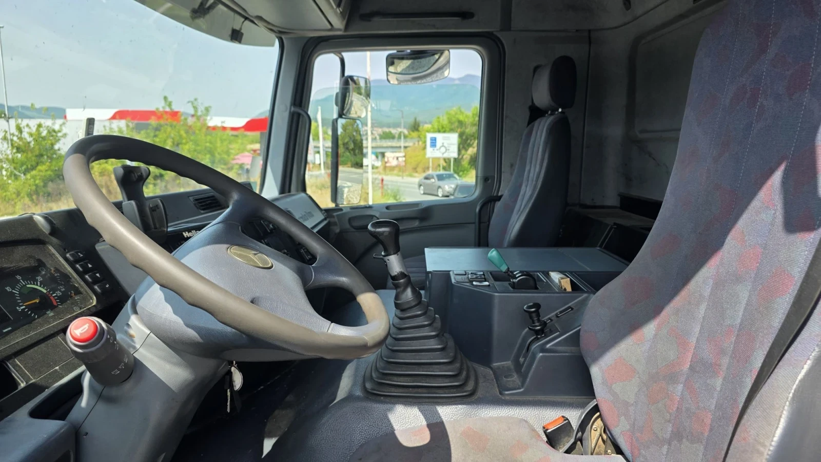 Mercedes-Benz Actros 33 43 EURO 3 6X6 Топ състояние, снимка 13 - Камиони - 55852875