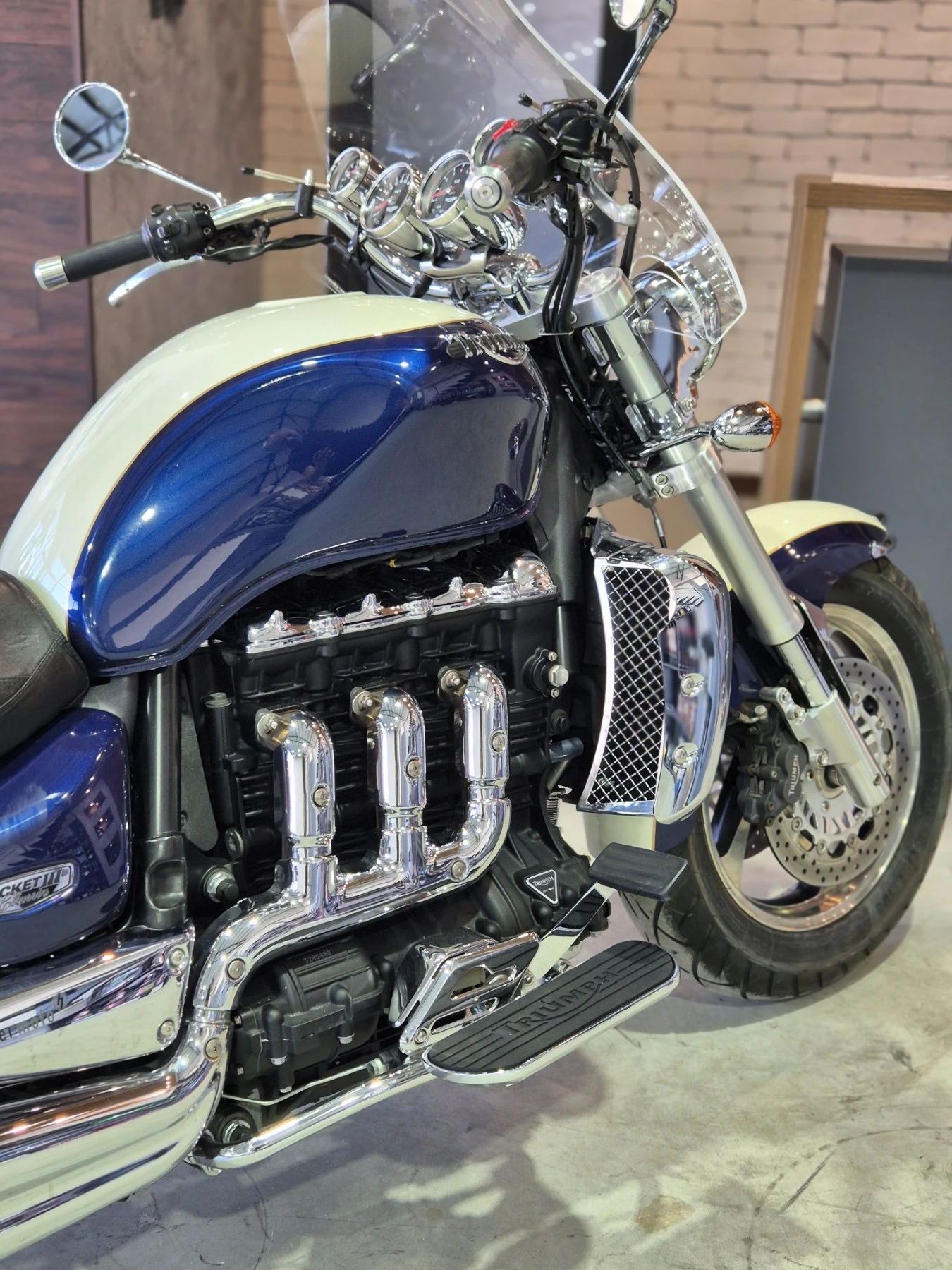 Triumph Rocket III Classic 2300 НОВ ВНОС ОТ ШВЕЙЦАРИЯ!!, снимка 11 - Мотоциклети и мототехника - 54682852