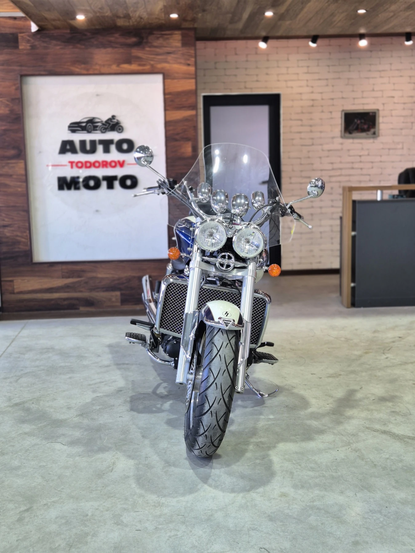 Triumph Rocket III Classic 2300 НОВ ВНОС ОТ ШВЕЙЦАРИЯ!!, снимка 2 - Мотоциклети и мототехника - 54682852