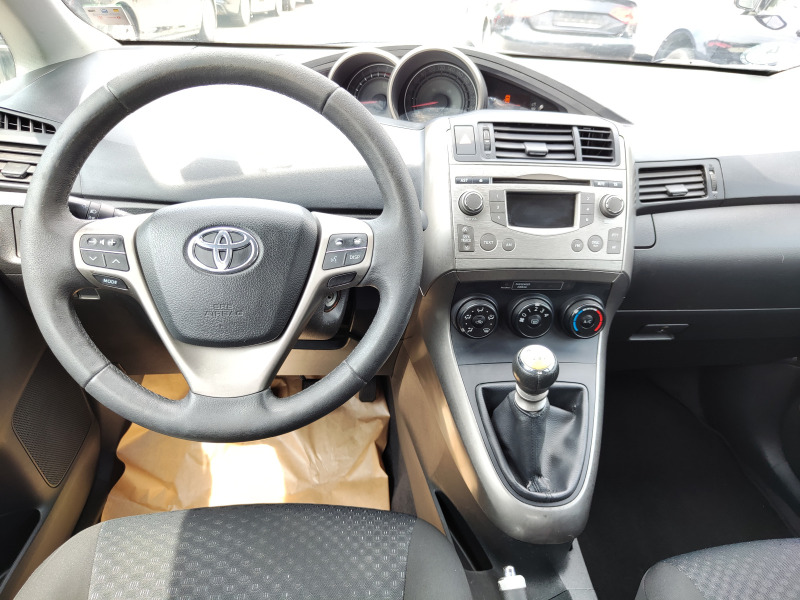 Toyota Verso, снимка 11 - Автомобили и джипове - 46703147