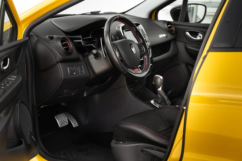 Renault Clio IV RS Turbo, снимка 6 - Автомобили и джипове - 52384458