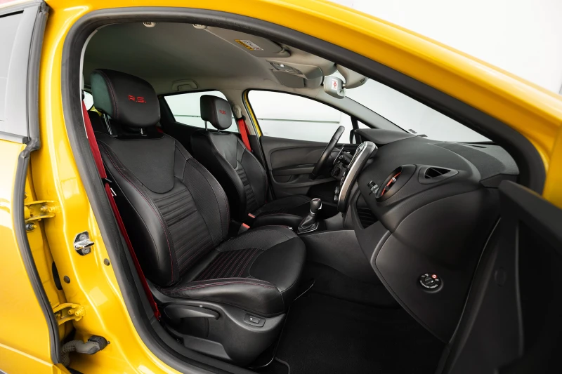 Renault Clio IV RS Turbo, снимка 9 - Автомобили и джипове - 52384458