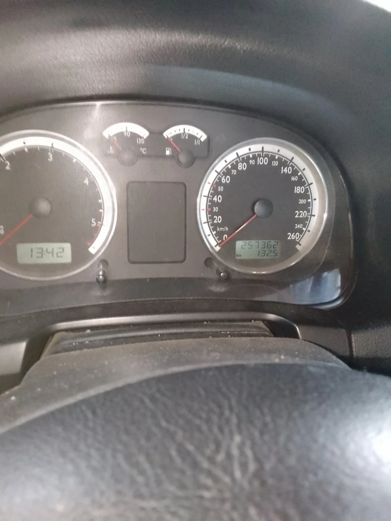 VW Bora, снимка 8 - Автомобили и джипове - 51968091