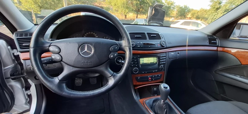 Mercedes-Benz E 200 Компресор + Газ, снимка 11 - Автомобили и джипове - 51646201