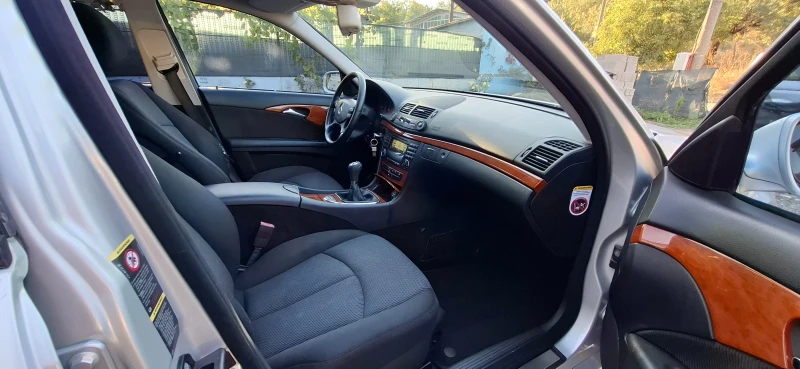 Mercedes-Benz E 200 Компресор + Газ, снимка 14 - Автомобили и джипове - 51646201