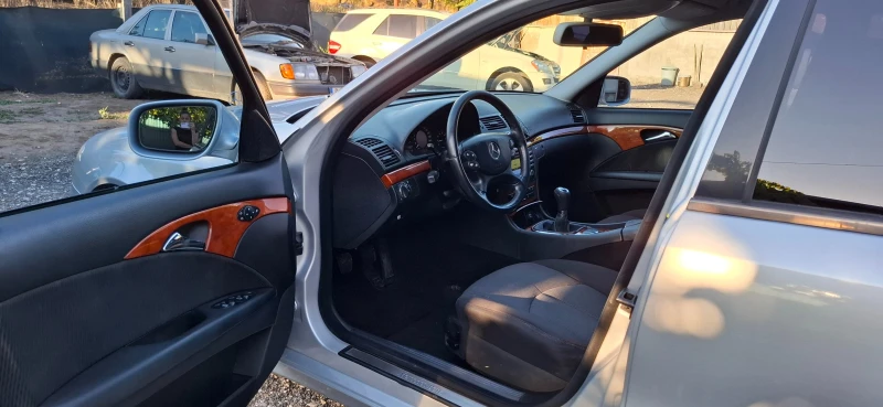 Mercedes-Benz E 200 Компресор + Газ, снимка 10 - Автомобили и джипове - 51646201