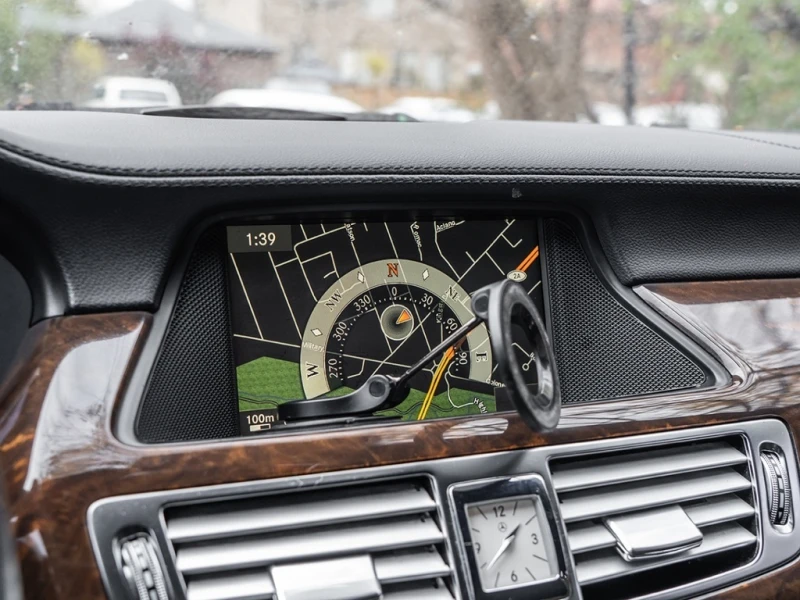 Mercedes-Benz CLS 550 4MATIC * CARFAX * БЕЗ ПЪРВОНАЧАЛНА В, снимка 17 - Автомобили и джипове - 52959724