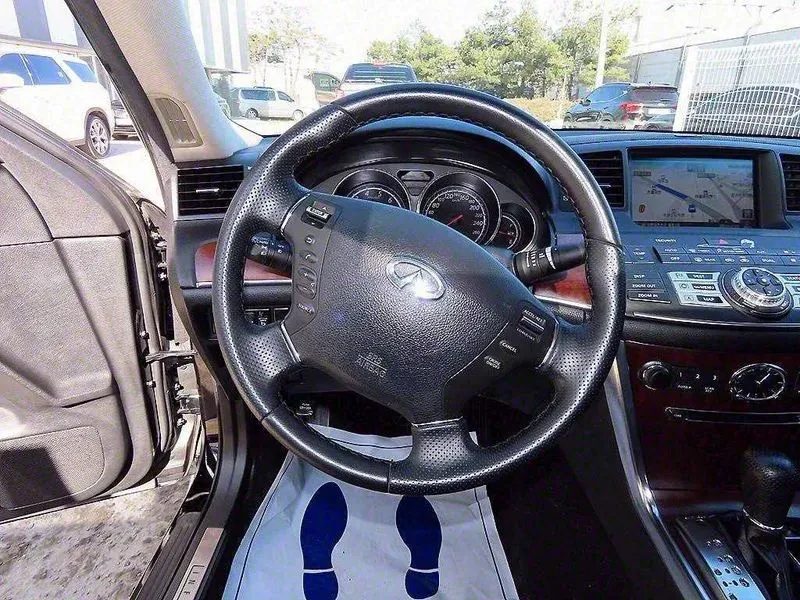Infiniti M, снимка 8 - Автомобили и джипове - 54425210