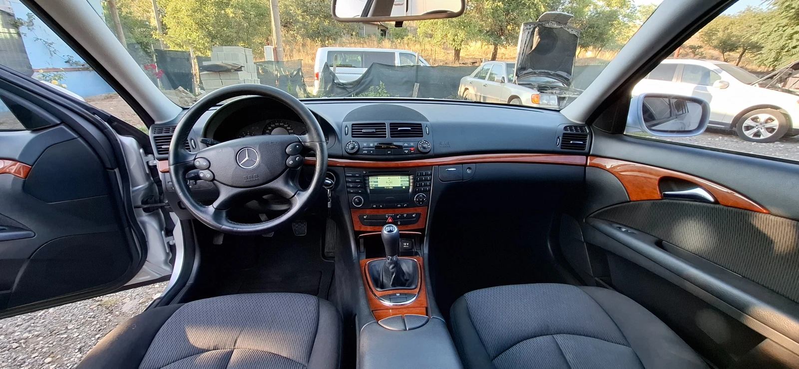 Mercedes-Benz E 200 Компресор + Газ, снимка 10 - Автомобили и джипове - 51646201