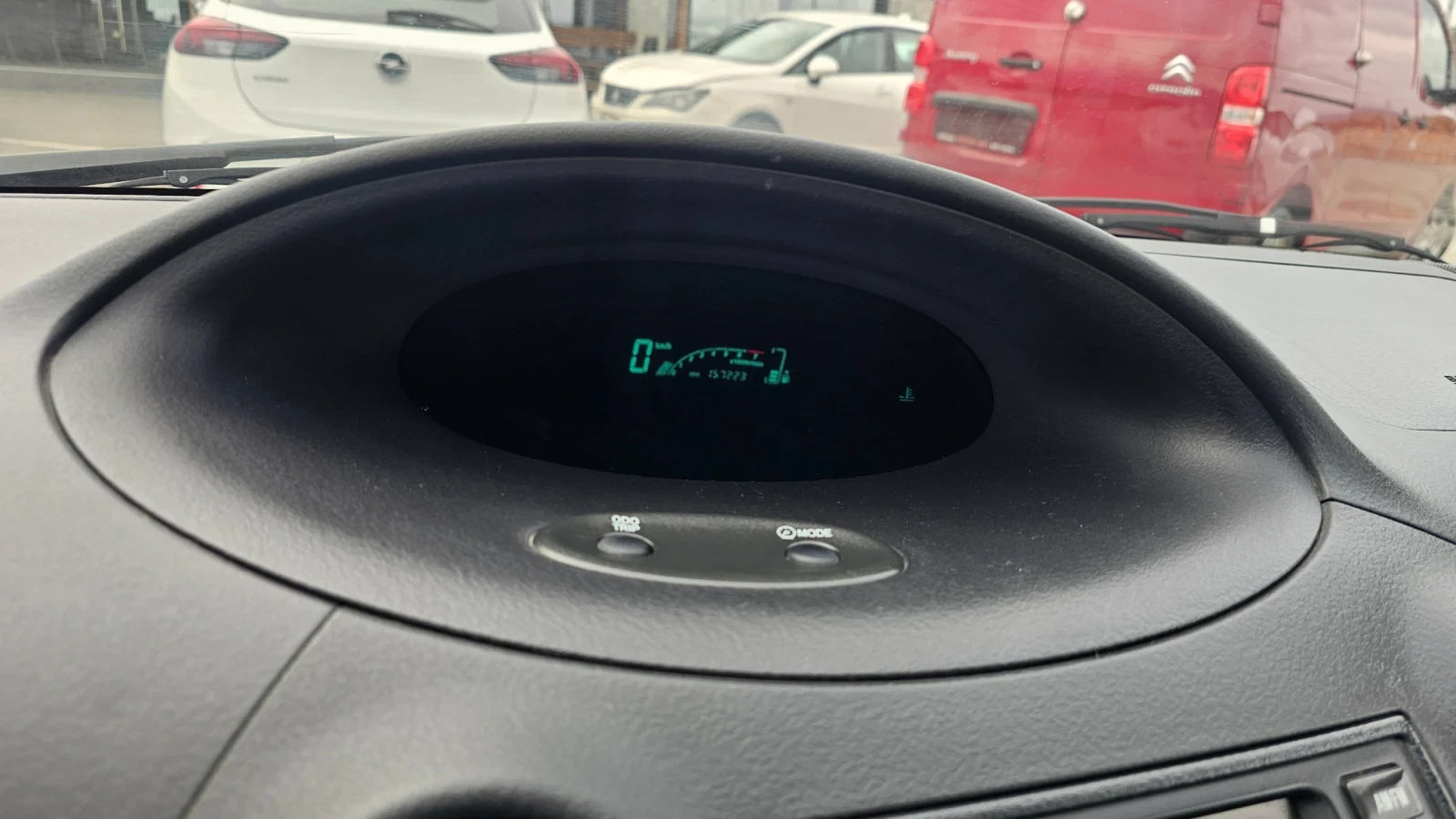 Toyota Yaris 1.0i---EVRO 4 - изображение 8