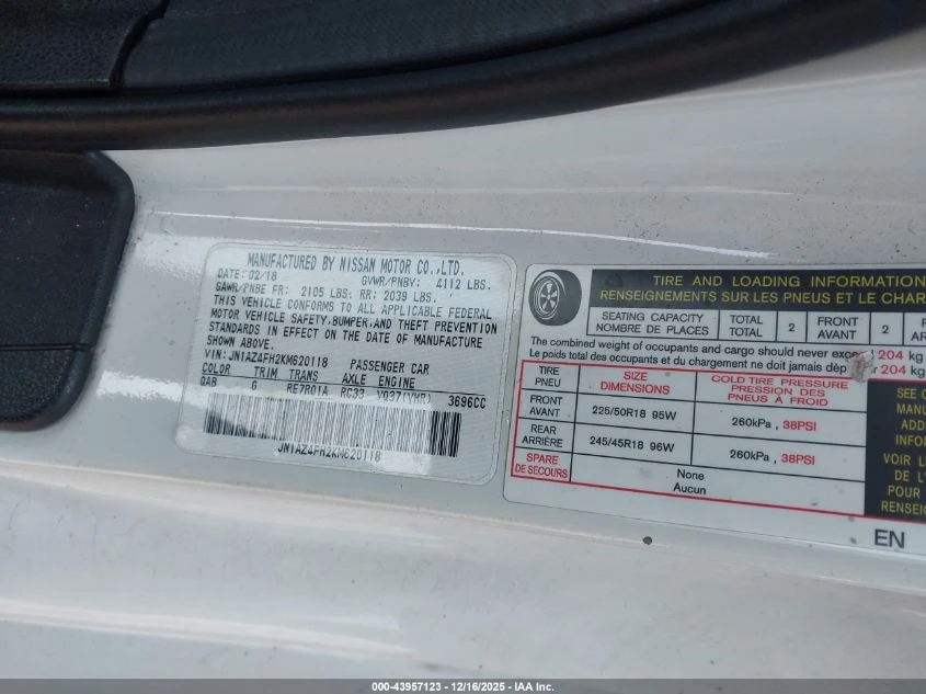 Nissan 370Z Roadster - изображение 8