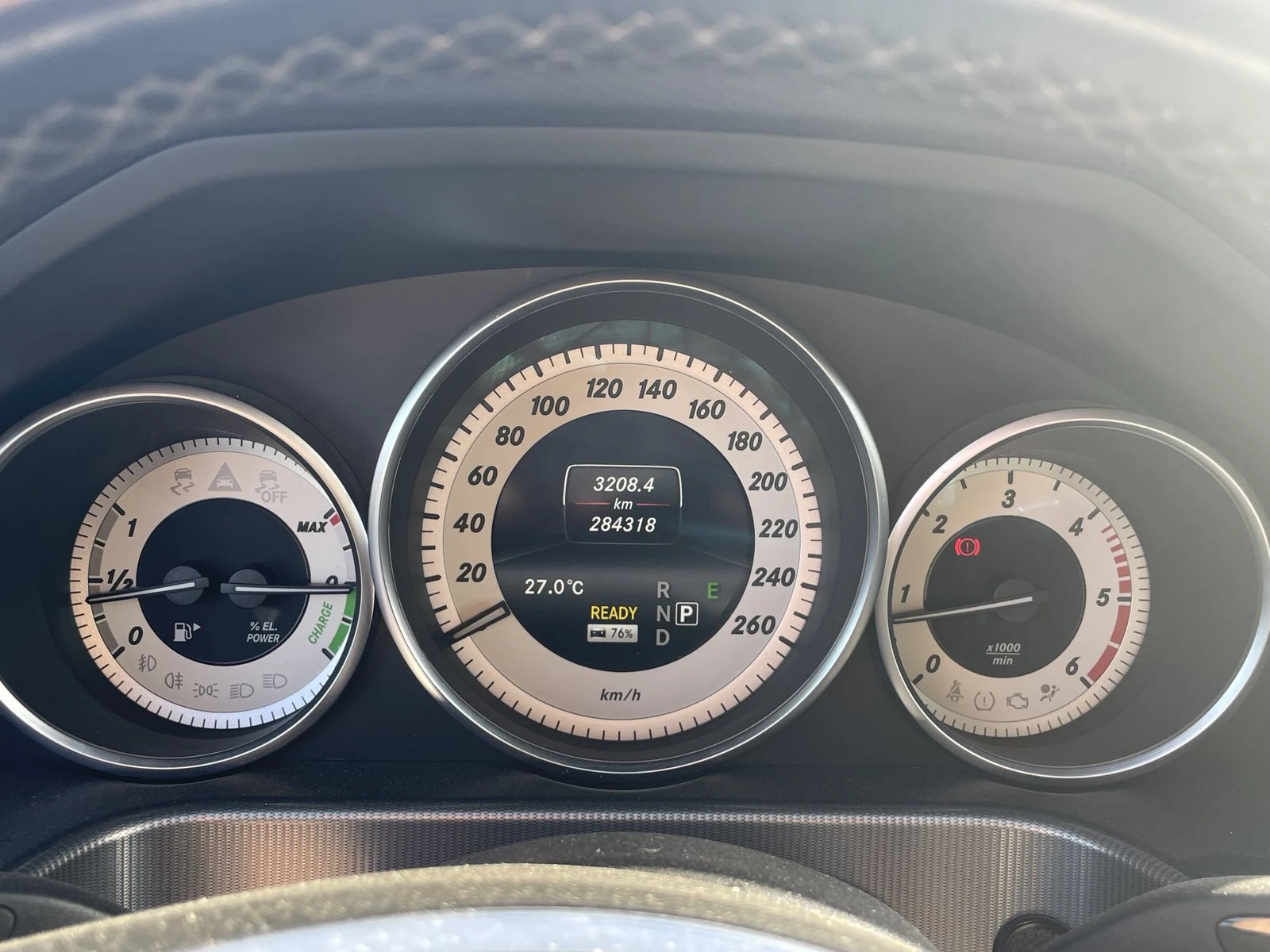 Mercedes-Benz E 300, снимка 11 - Автомобили и джипове - 53721231