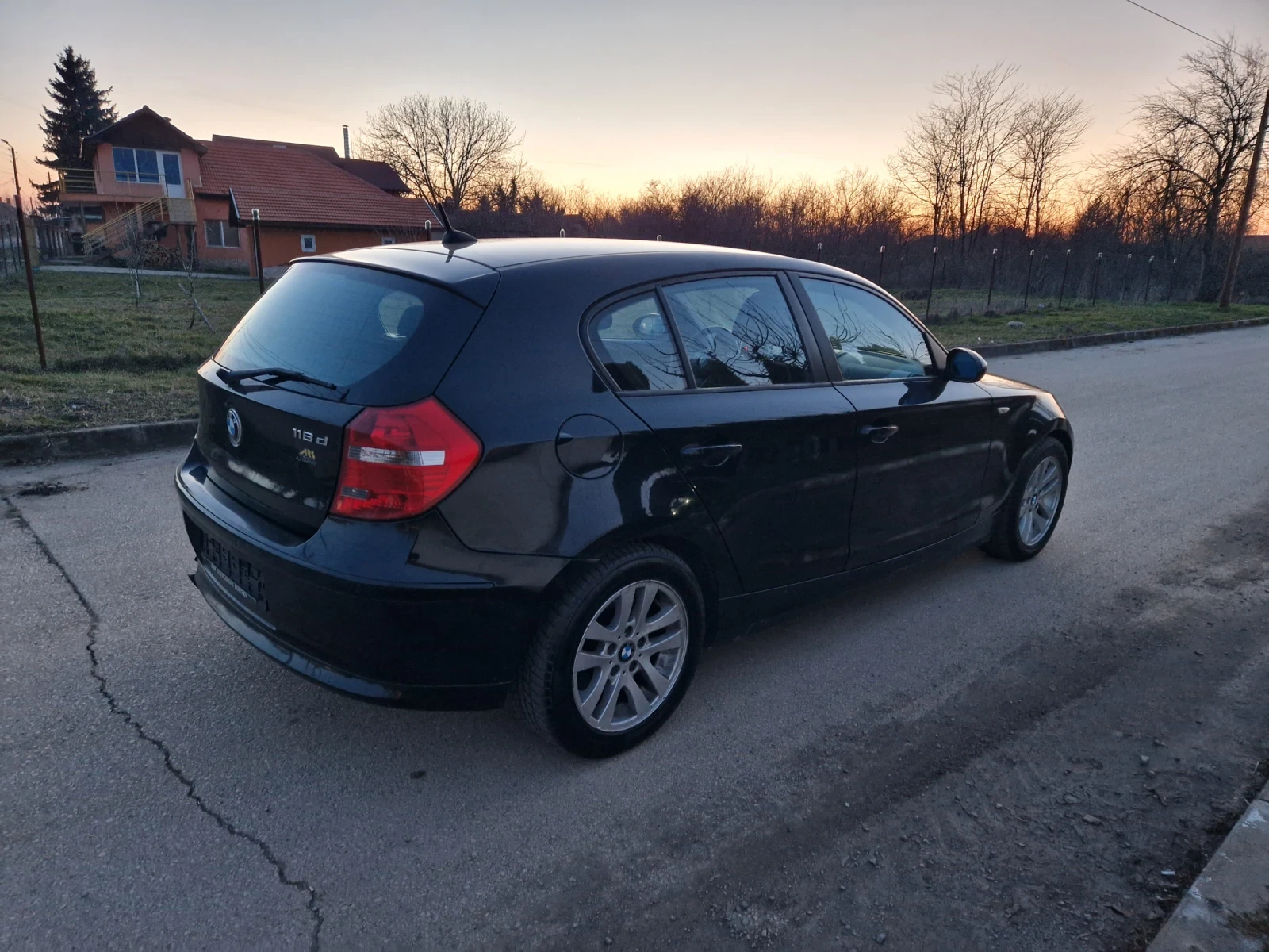 BMW 118 2.0, снимка 3 - Автомобили и джипове - 53743028