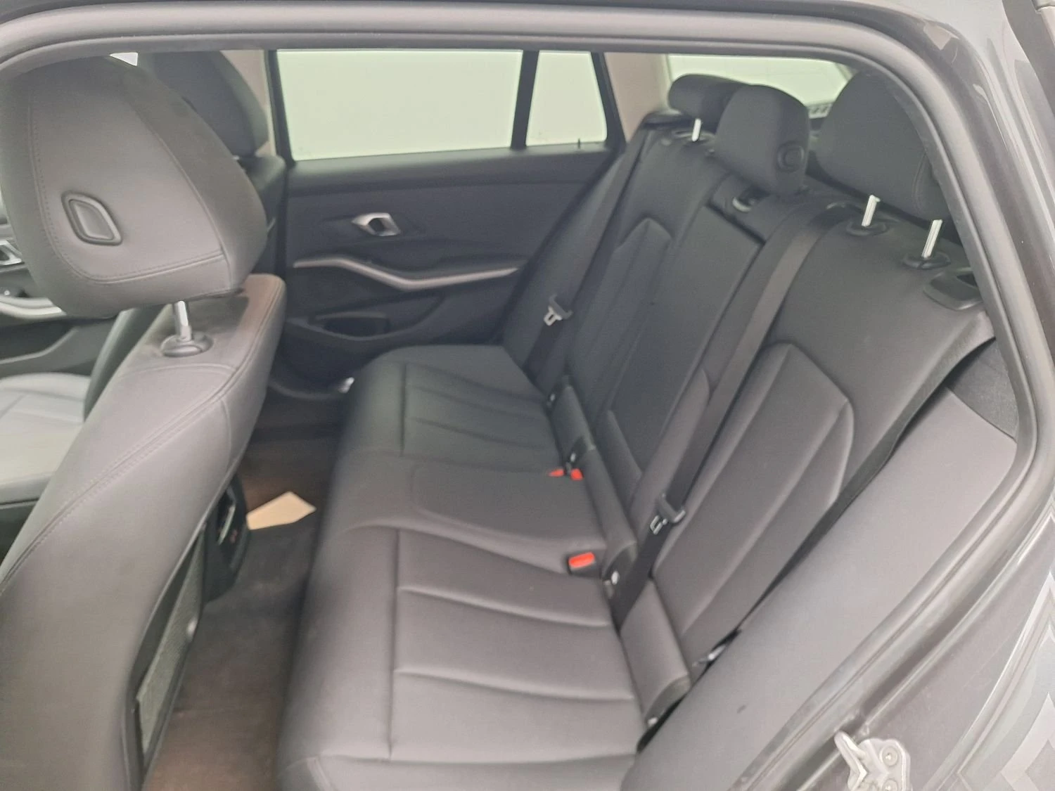 BMW 320  Touring 320d Lounge, снимка 6 - Автомобили и джипове - 54143704