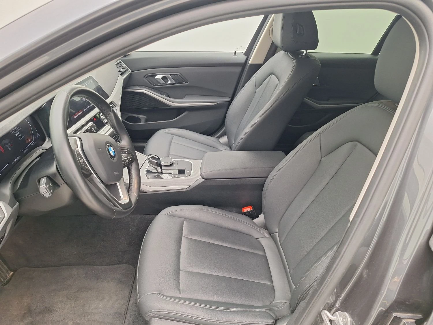 BMW 320  Touring 320d Lounge, снимка 7 - Автомобили и джипове - 54143704