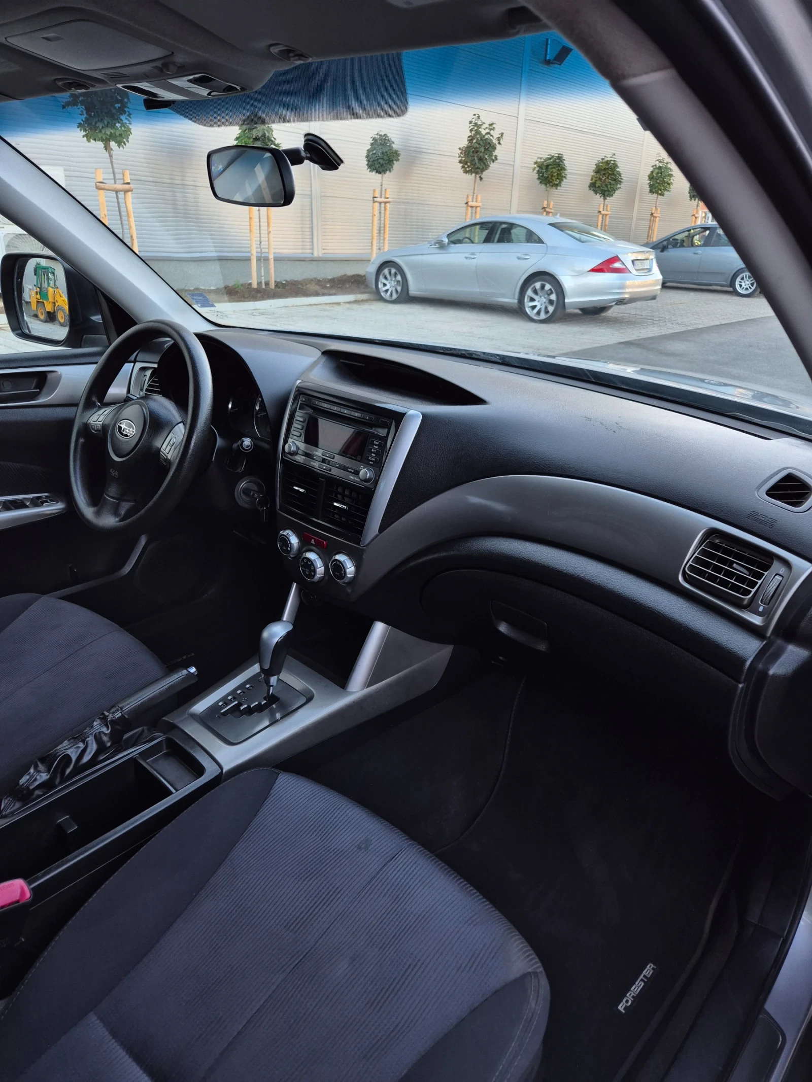 Subaru Forester АВТОМАТ* СЕРВИЗНА ИСТОРИЯ , снимка 9 - Автомобили и джипове - 54577647