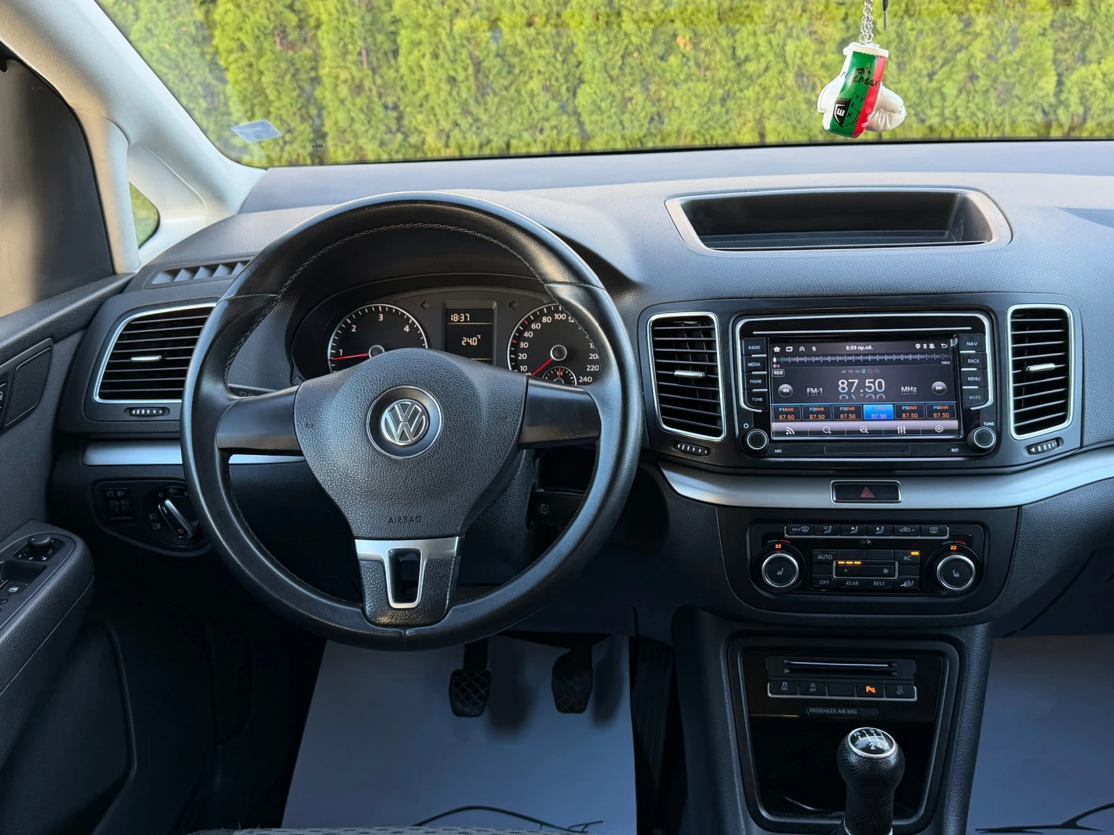 VW Sharan  2.0 TDI | 140 к.с | 2011.г | NAVI | КАМЕРА, снимка 12 - Автомобили и джипове - 54598382