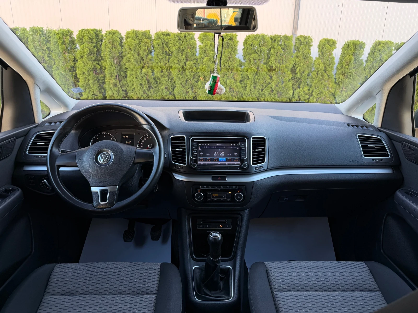 VW Sharan  2.0 TDI | 140 к.с | 2011.г | NAVI | КАМЕРА, снимка 10 - Автомобили и джипове - 54598382