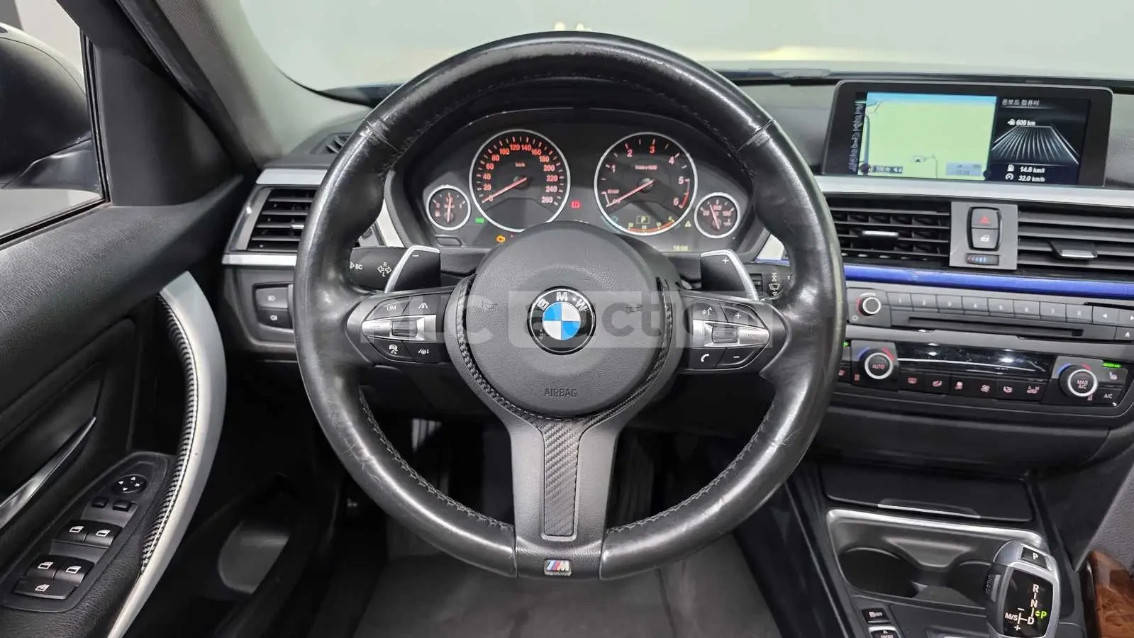BMW 320 M SPORT + HEAD UP/360/PANO/FULL, снимка 13 - Автомобили и джипове - 55275021