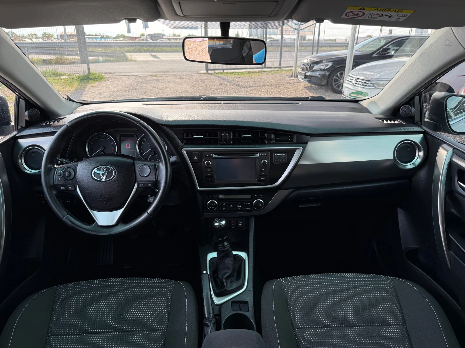 Toyota Auris 1.6 i, снимка 7 - Автомобили и джипове - 56449310