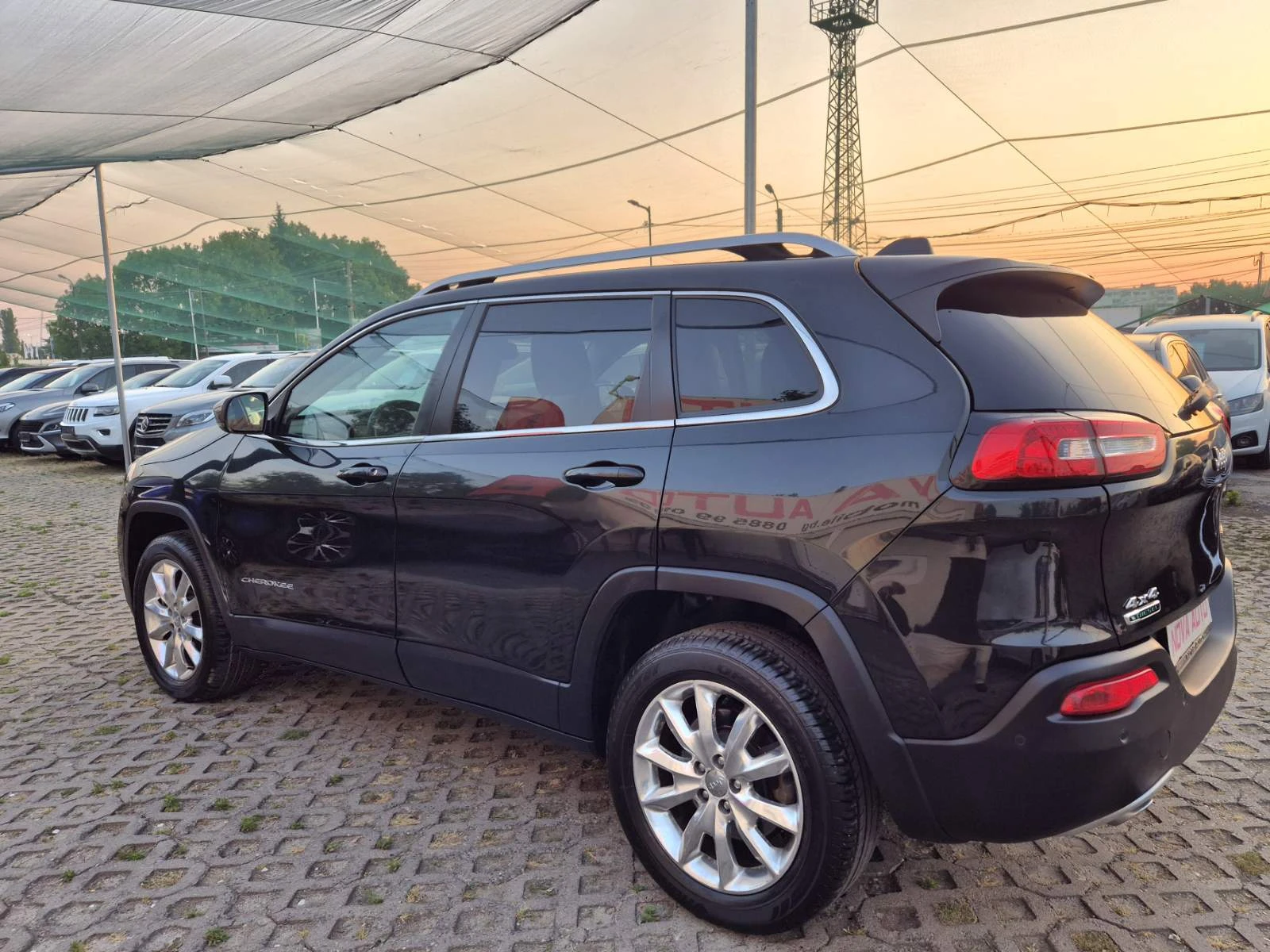 Jeep Cherokee 2.0D-4X4-130.000км-FULL-ПАНОРАМА - изображение 2