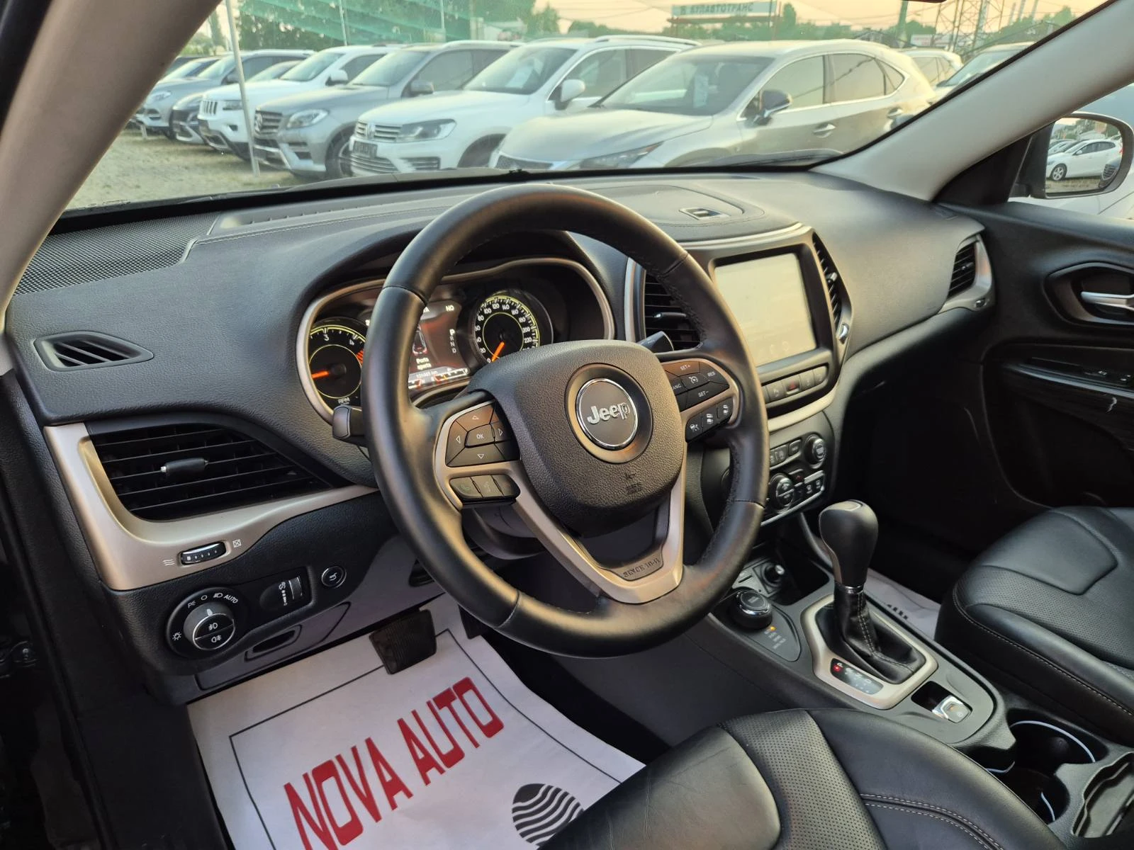 Jeep Cherokee 2.0D-4X4-130.000км-FULL-ПАНОРАМА - изображение 8