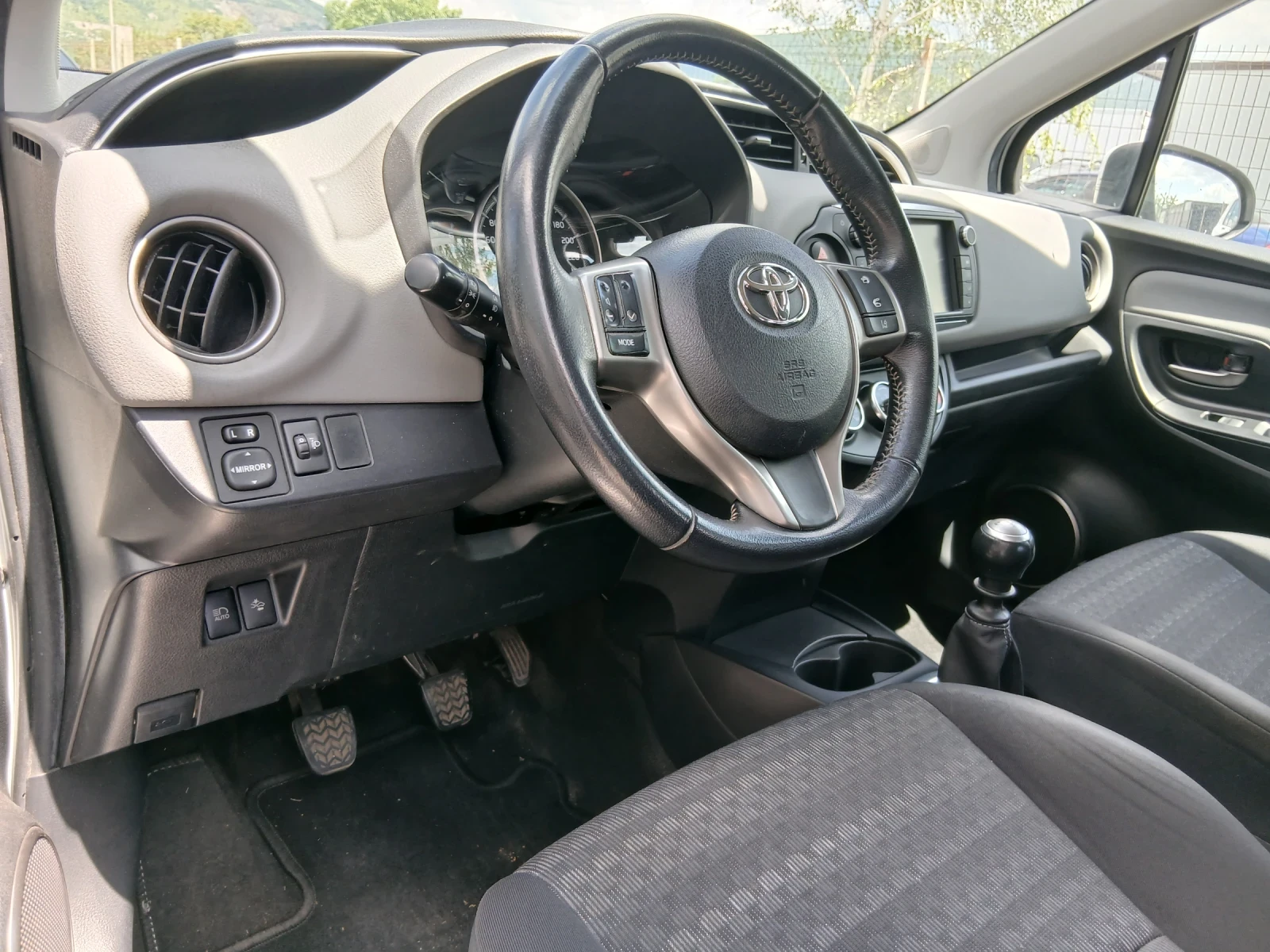 Toyota Yaris КАТО НОВ, снимка 10 - Автомобили и джипове - 53761031
