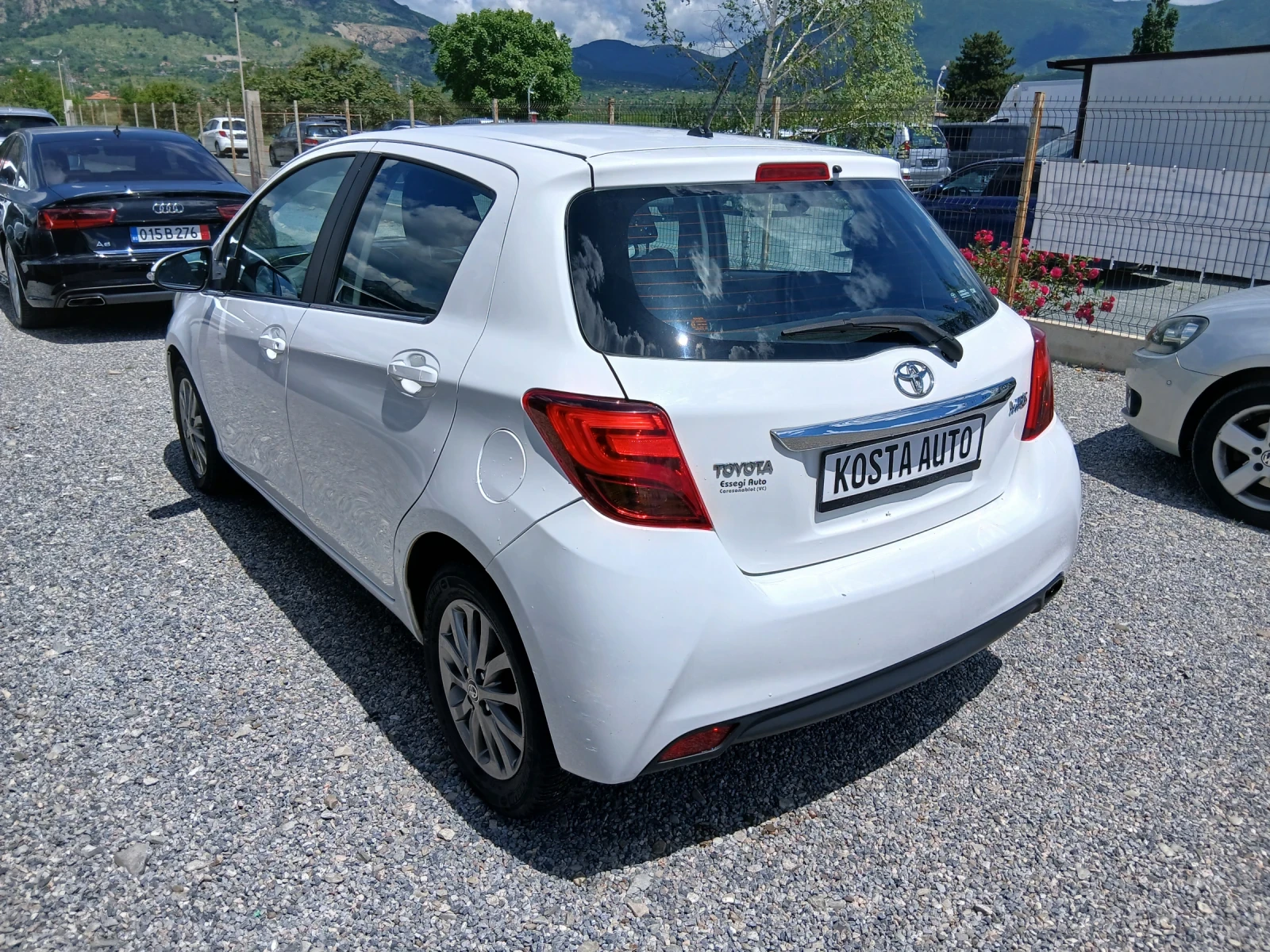Toyota Yaris КАТО НОВ, снимка 5 - Автомобили и джипове - 53761031