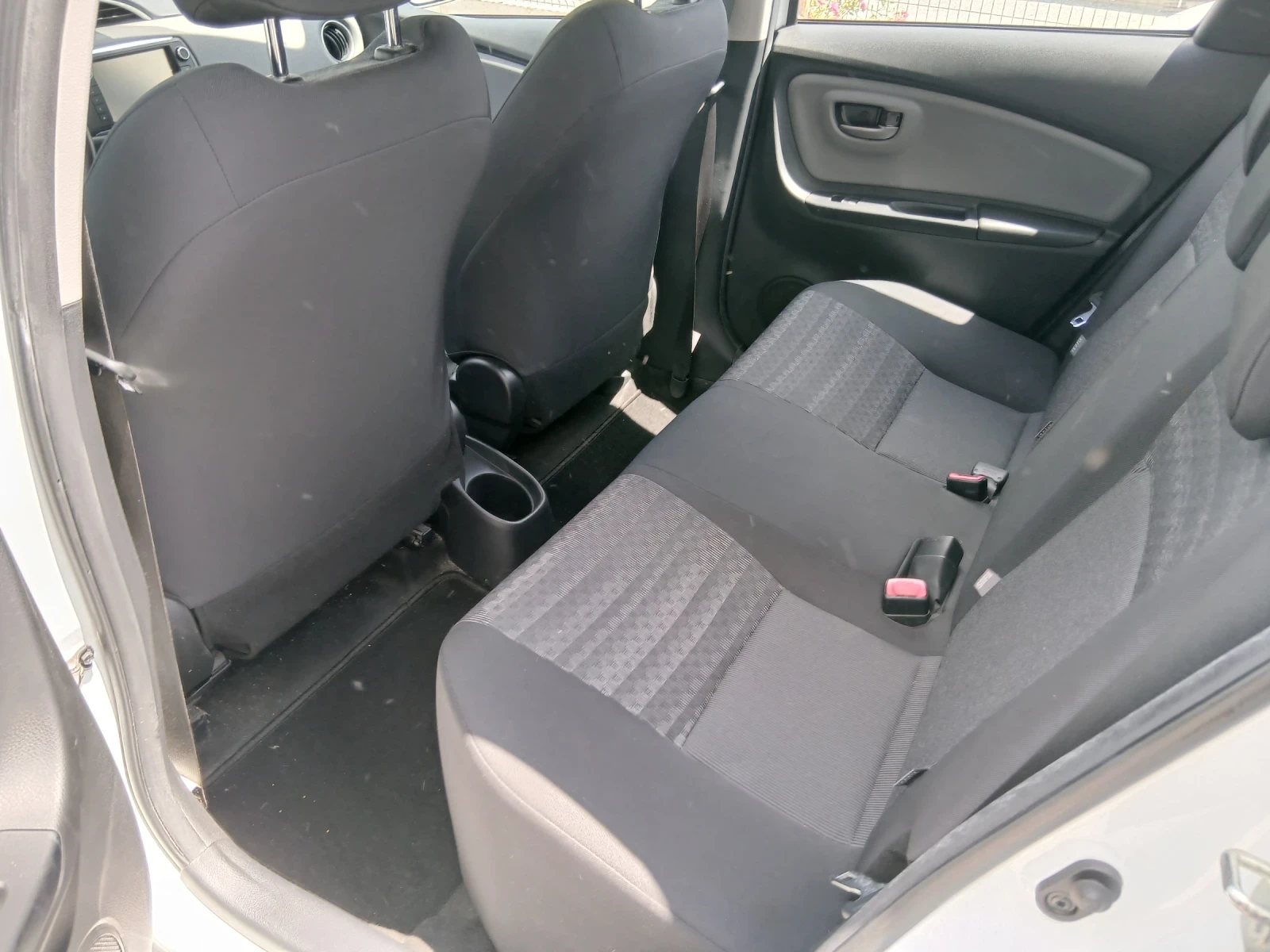 Toyota Yaris КАТО НОВ, снимка 11 - Автомобили и джипове - 53761031
