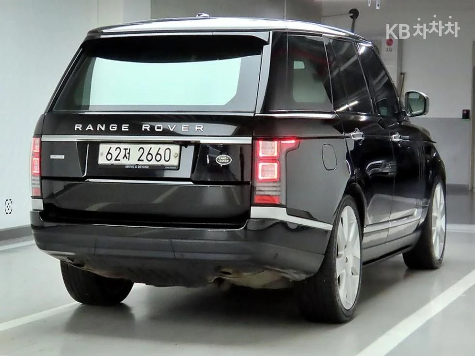 Land Rover Range rover 5.0 V8 SE HEAD UP 360CAM ЕКРАНИ FULL, снимка 4 - Автомобили и джипове - 55539305