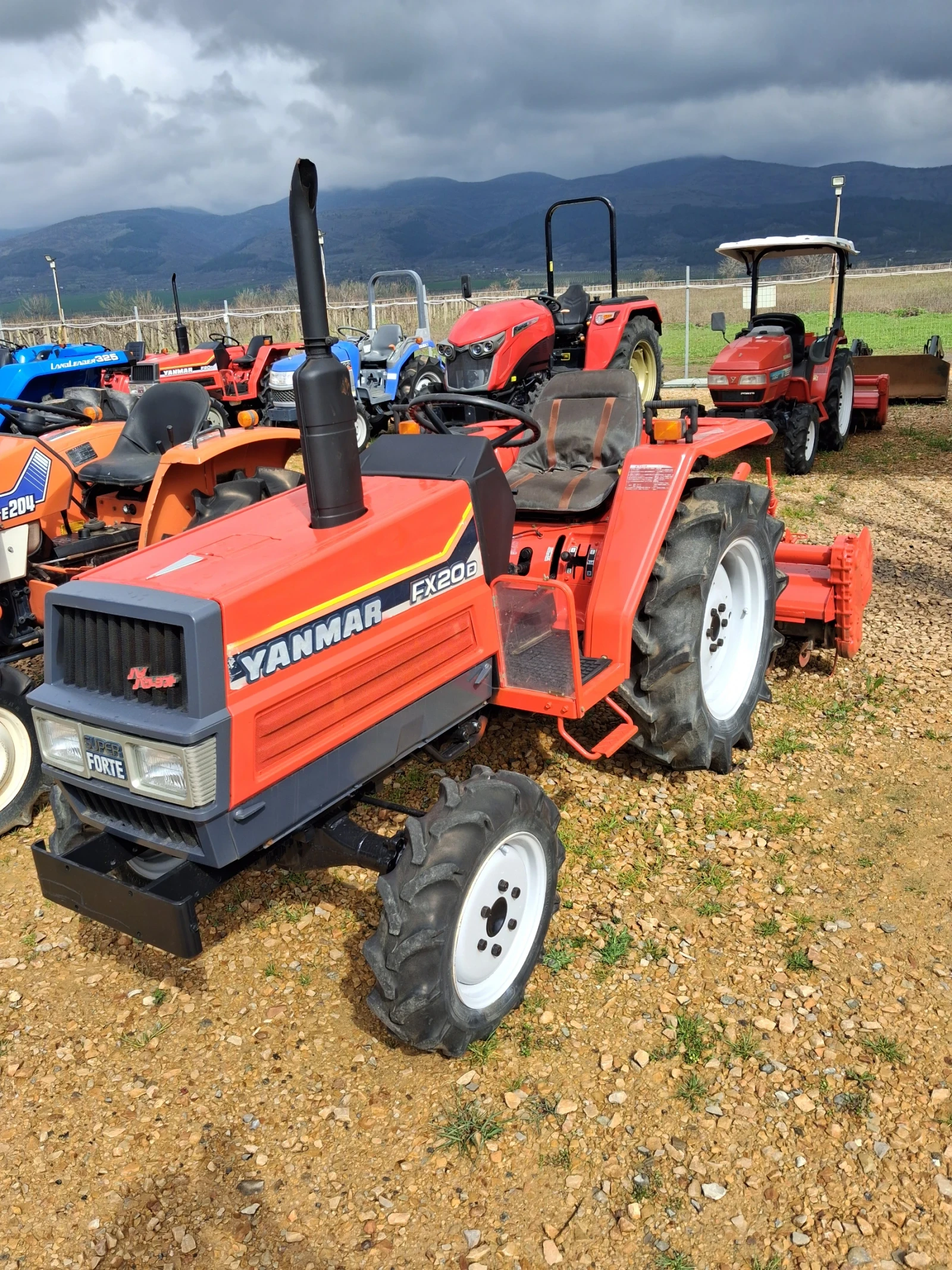 Трактор Kubota скайтрак , снимка 3 - Селскостопанска техника - 54076455