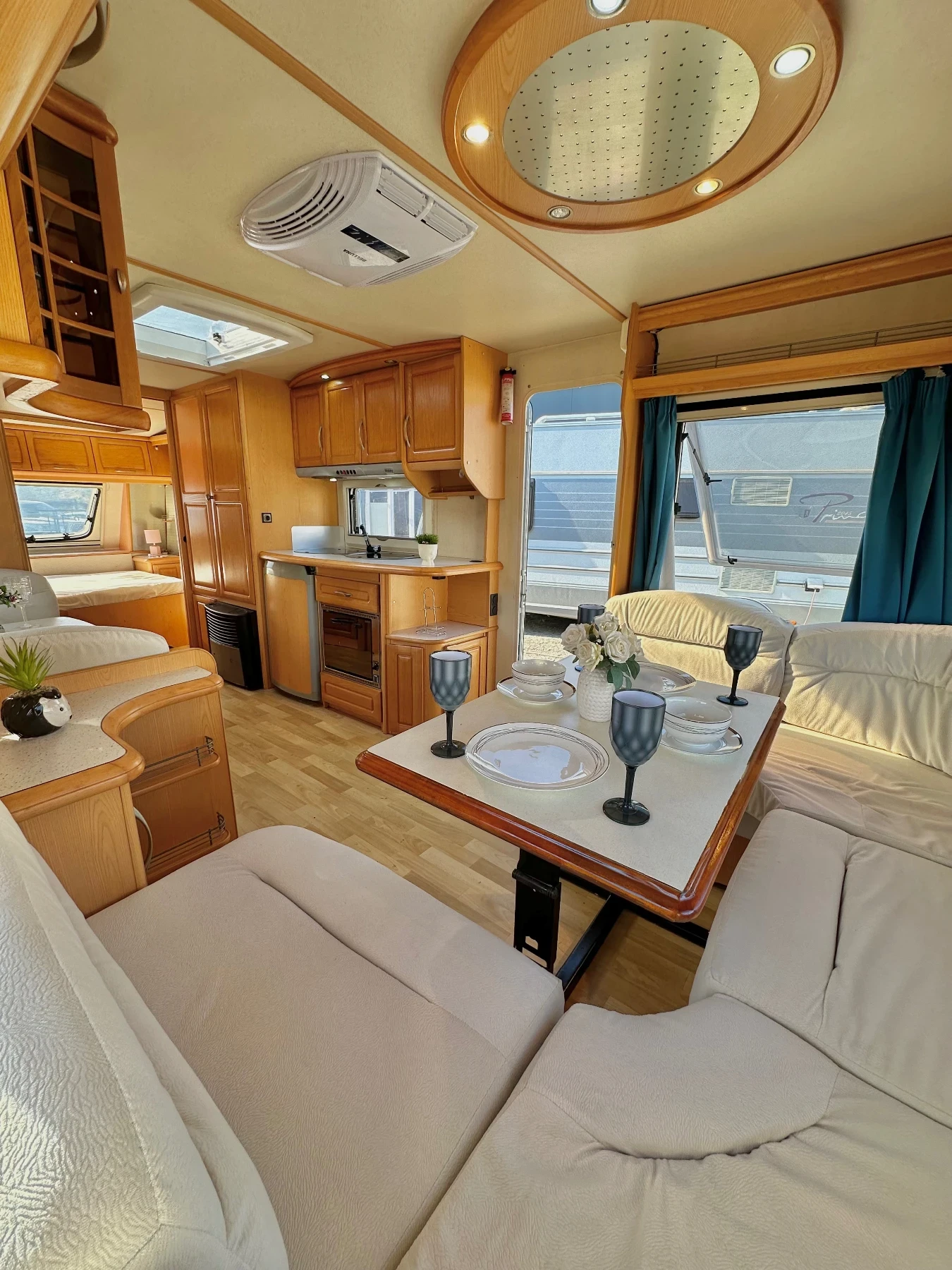 Каравана Hobby Prestige 650| КЛИМАТИК!| НОВ ВНОС | Баня и WC| , снимка 10 - Каравани и кемпери - 55953685