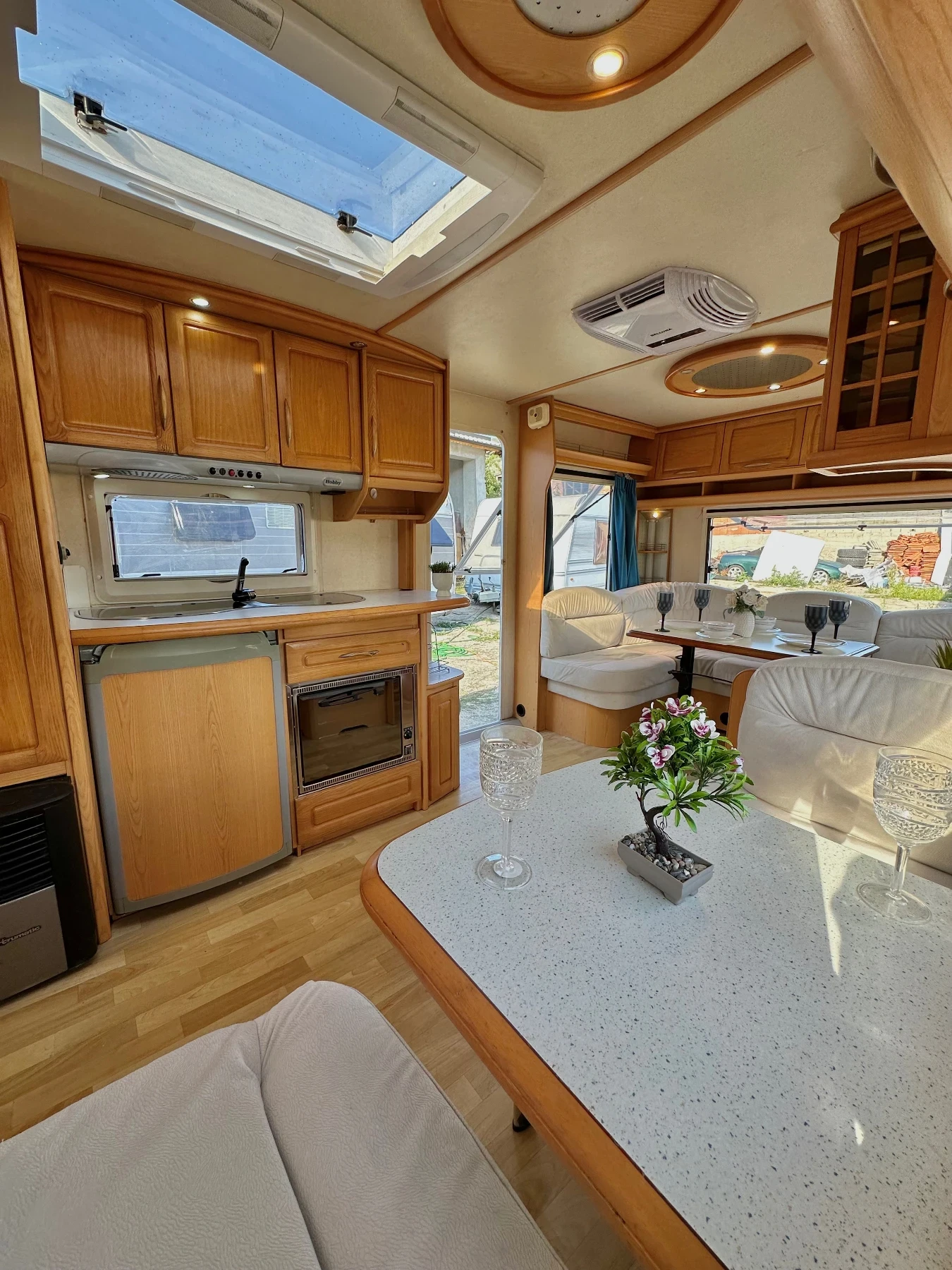 Каравана Hobby Prestige 650| КЛИМАТИК!| НОВ ВНОС | Баня и WC| , снимка 11 - Каравани и кемпери - 55953685