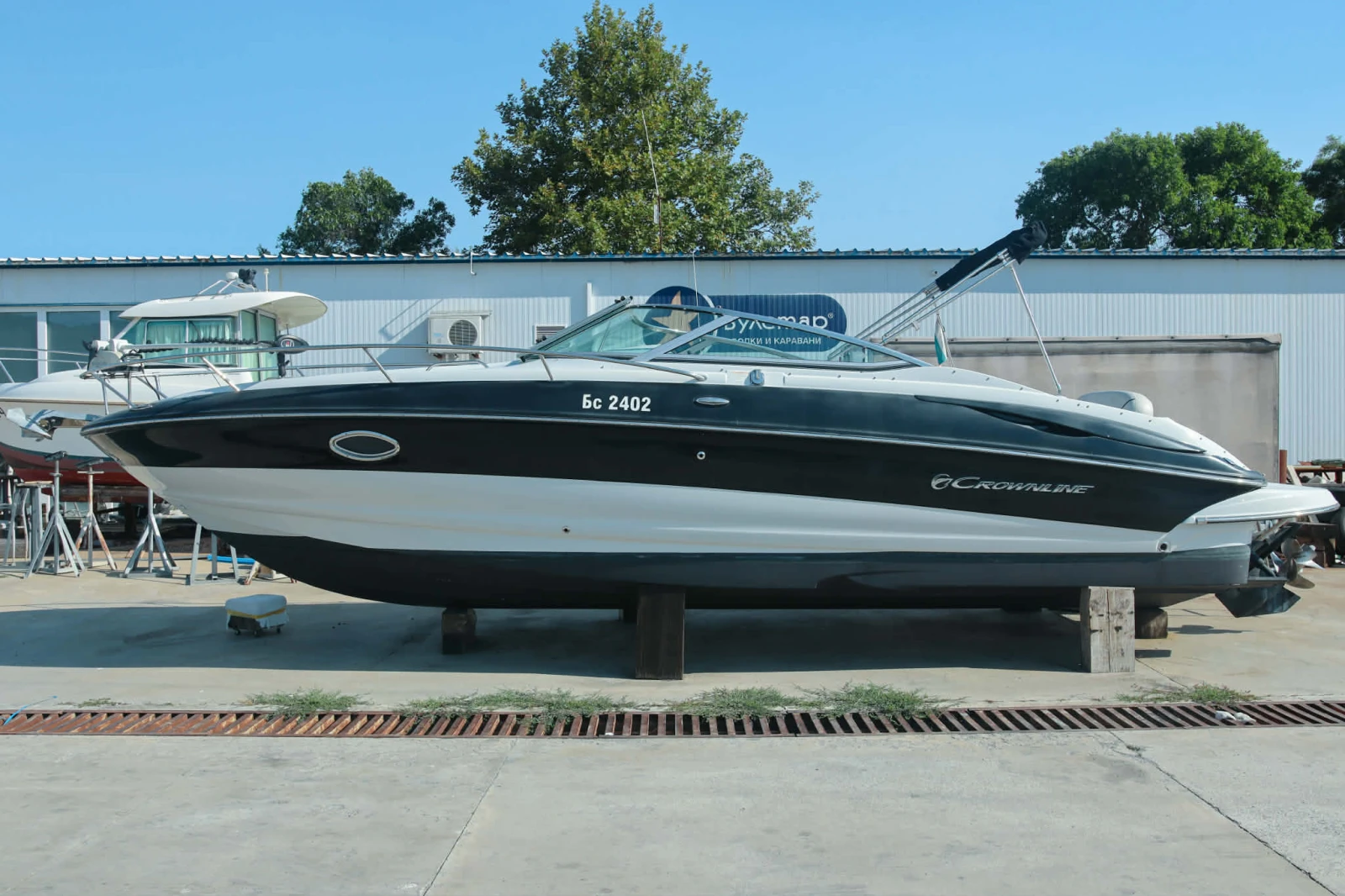 Моторна яхта Crownline 286 sc