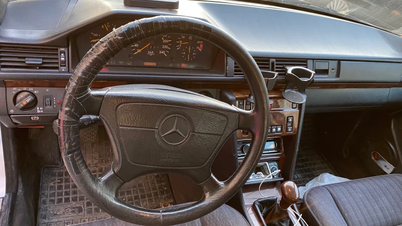 Mercedes-Benz 124, снимка 7 - Автомобили и джипове - 51684907